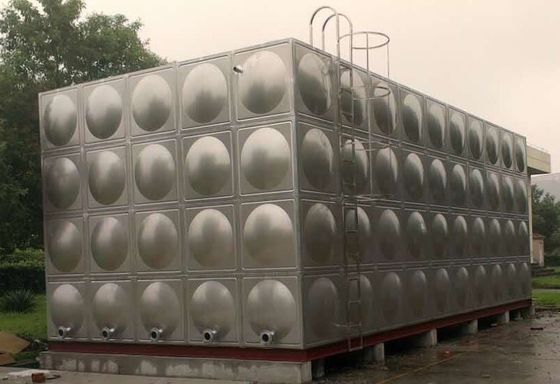Tanque de agua de acero inoxidable de 120 toneladas con agua limpia y material de resinas